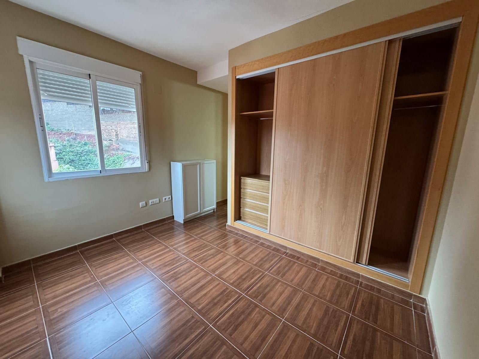 4 bedroom Townhouse for rent in Serra - € 1,200 (Ref: 9080545)