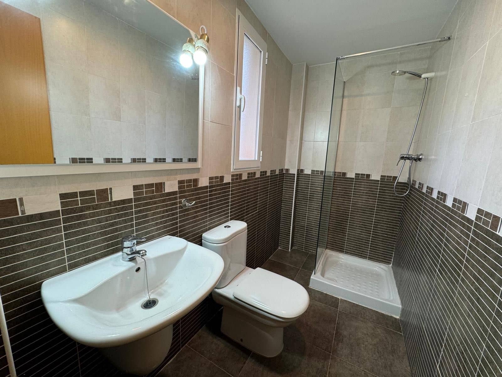 4 bedroom Townhouse for rent in Serra - € 1,200 (Ref: 9080545)