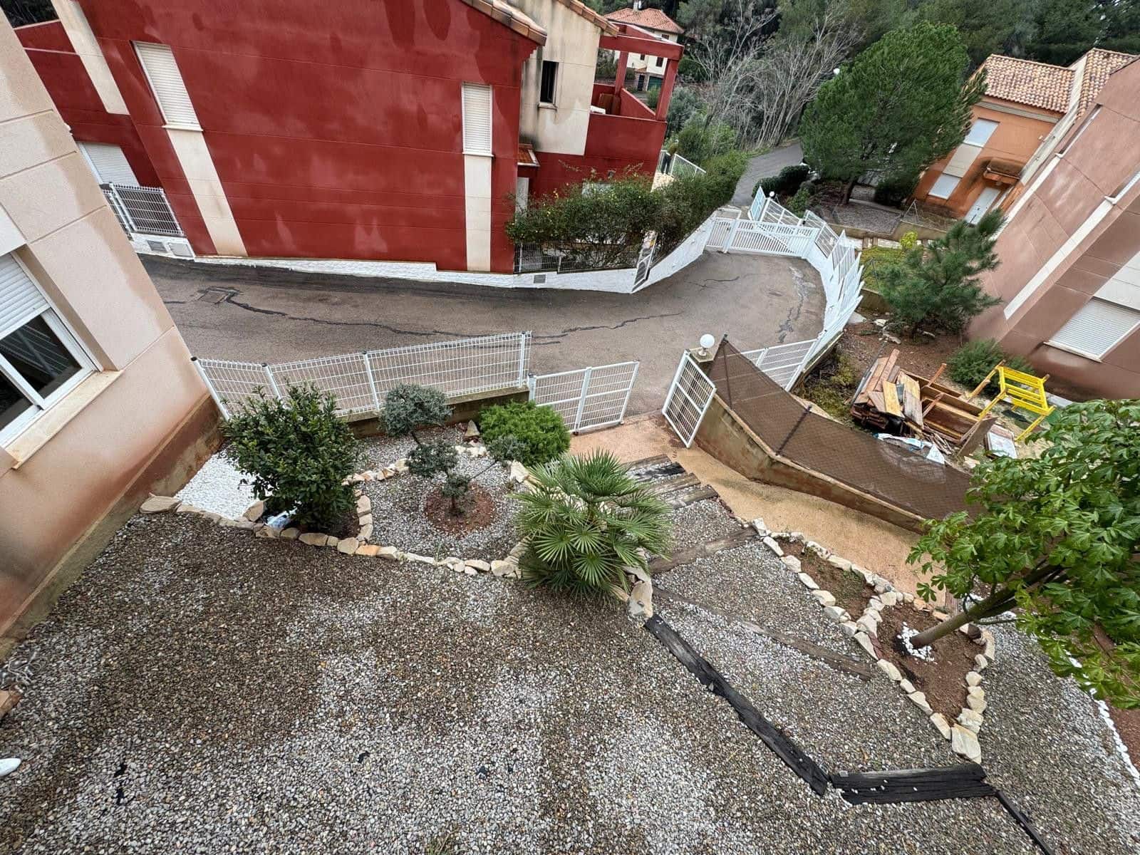4 bedroom Townhouse for rent in Serra - € 1,200 (Ref: 9080545)