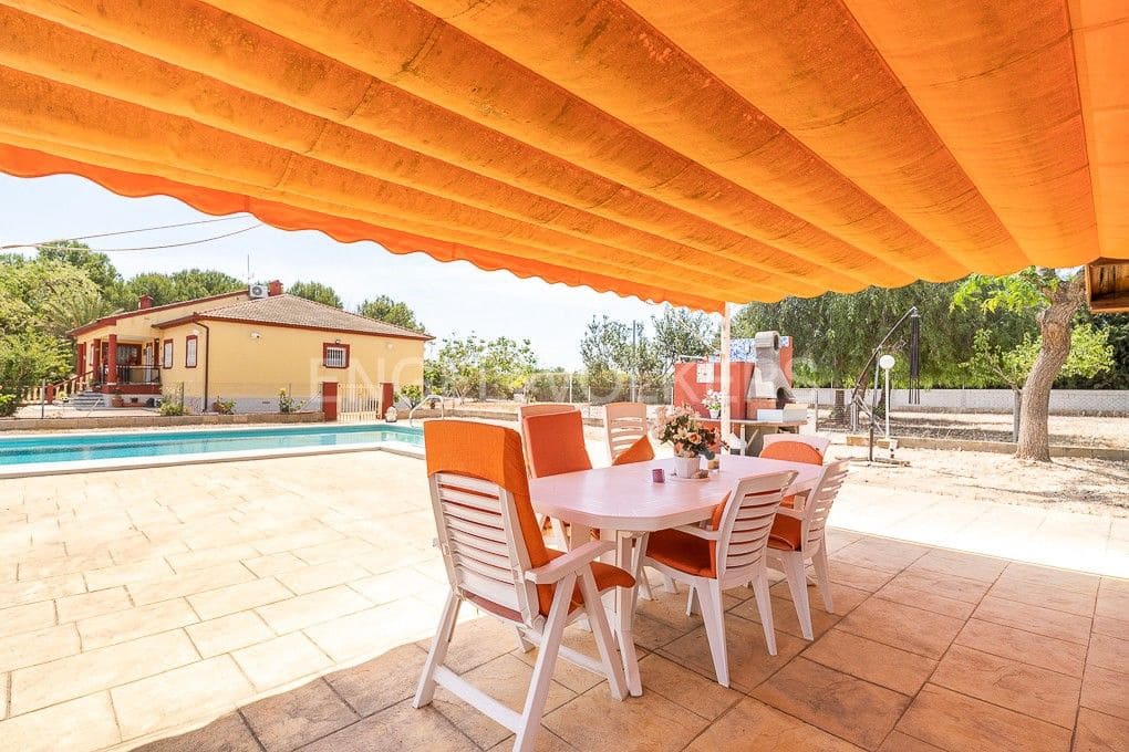 4 Zimmer Villa zu verkaufen in Els Poblets mit Pool Garage - 850.000 € (Ref: 9080546)