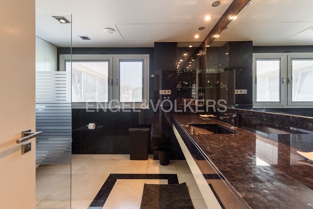 4 chambre Villa/Maison à vendre à Godella avec garage - 3 600 000 € (Ref: 9080554)