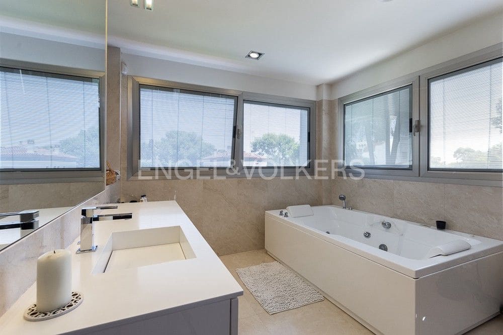 4 chambre Villa/Maison à vendre à Godella avec garage - 3 600 000 € (Ref: 9080554)