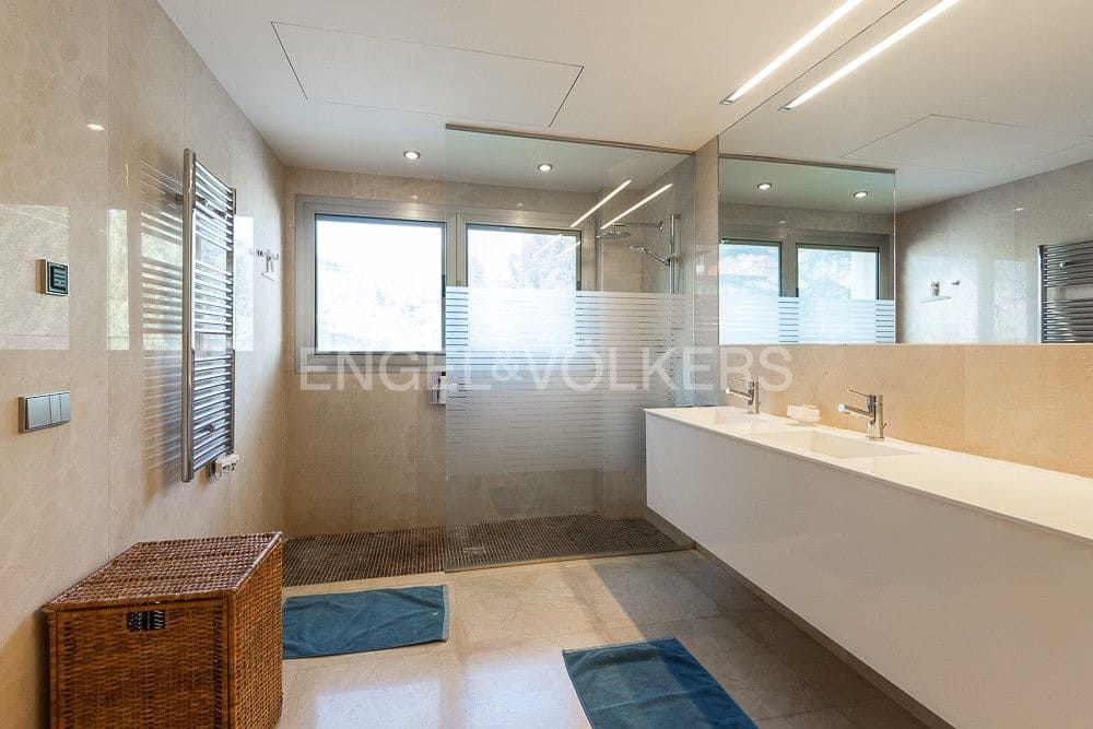 4 chambre Villa/Maison à vendre à Godella avec garage - 3 600 000 € (Ref: 9080554)