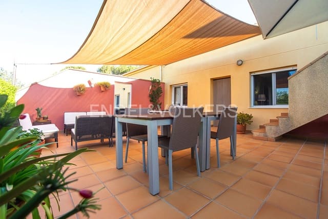 9 quarto Moradia para venda em Vinaròs com piscina garagem - 755 000 € (Ref: 9080576)