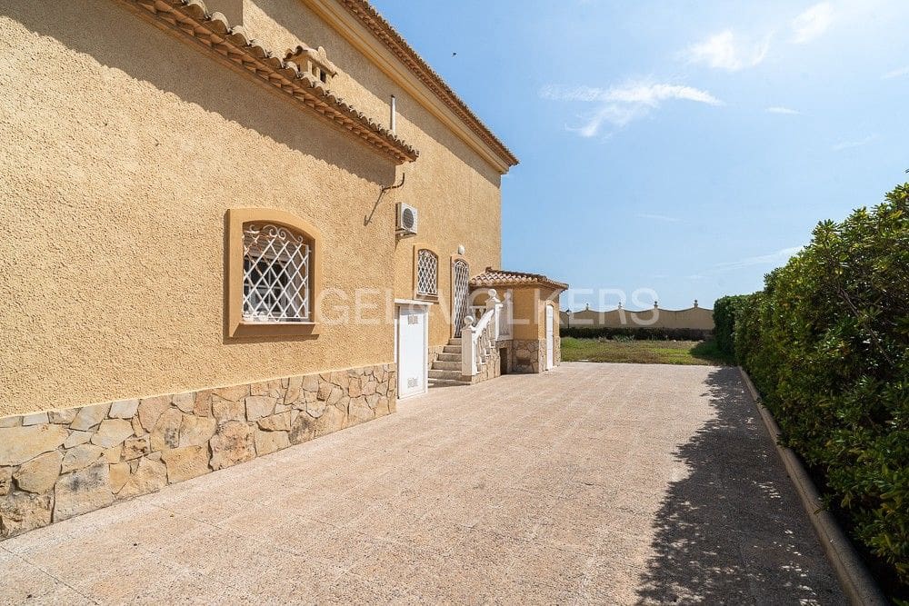 4 bedroom Villa for sale in Cullera - € 850,000 (Ref: 9080577)