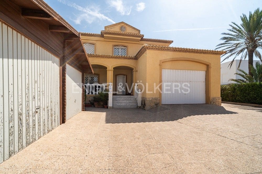 4 bedroom Villa for sale in Cullera - € 850,000 (Ref: 9080577)