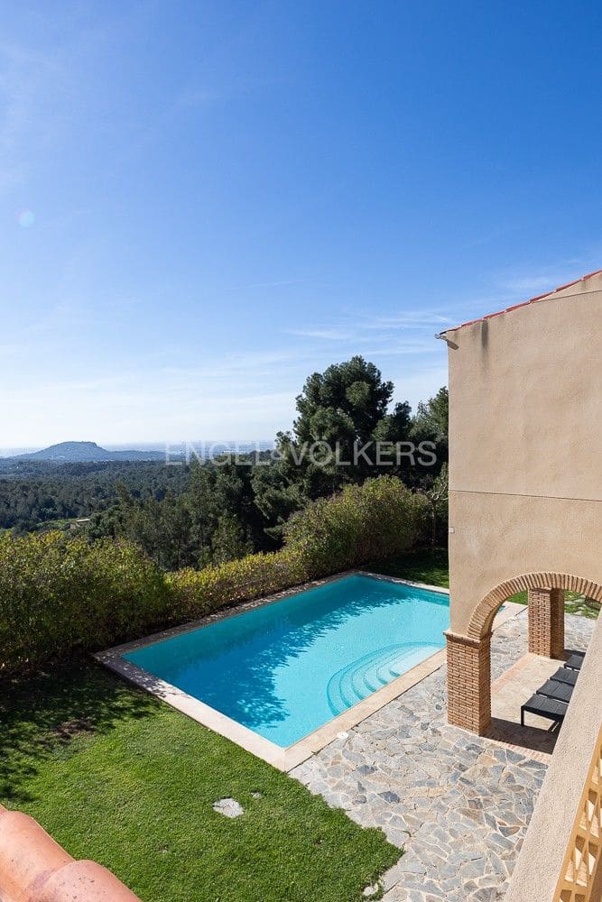 16 bedroom Villa for sale in Albalat dels Tarongers with pool - € 3,650,000 (Ref: 9080605)