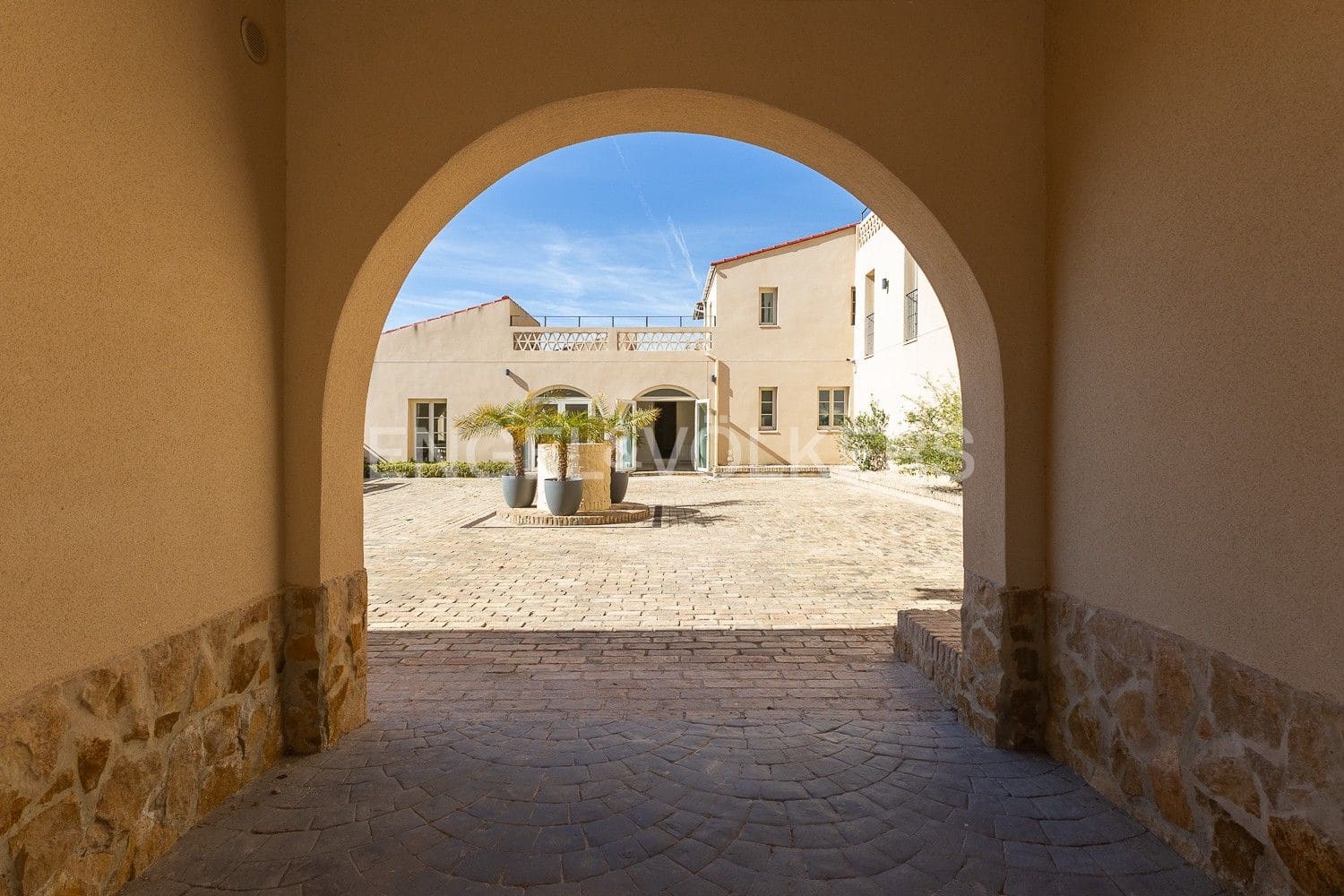 16 bedroom Villa for sale in Albalat dels Tarongers with pool - € 3,650,000 (Ref: 9080605)