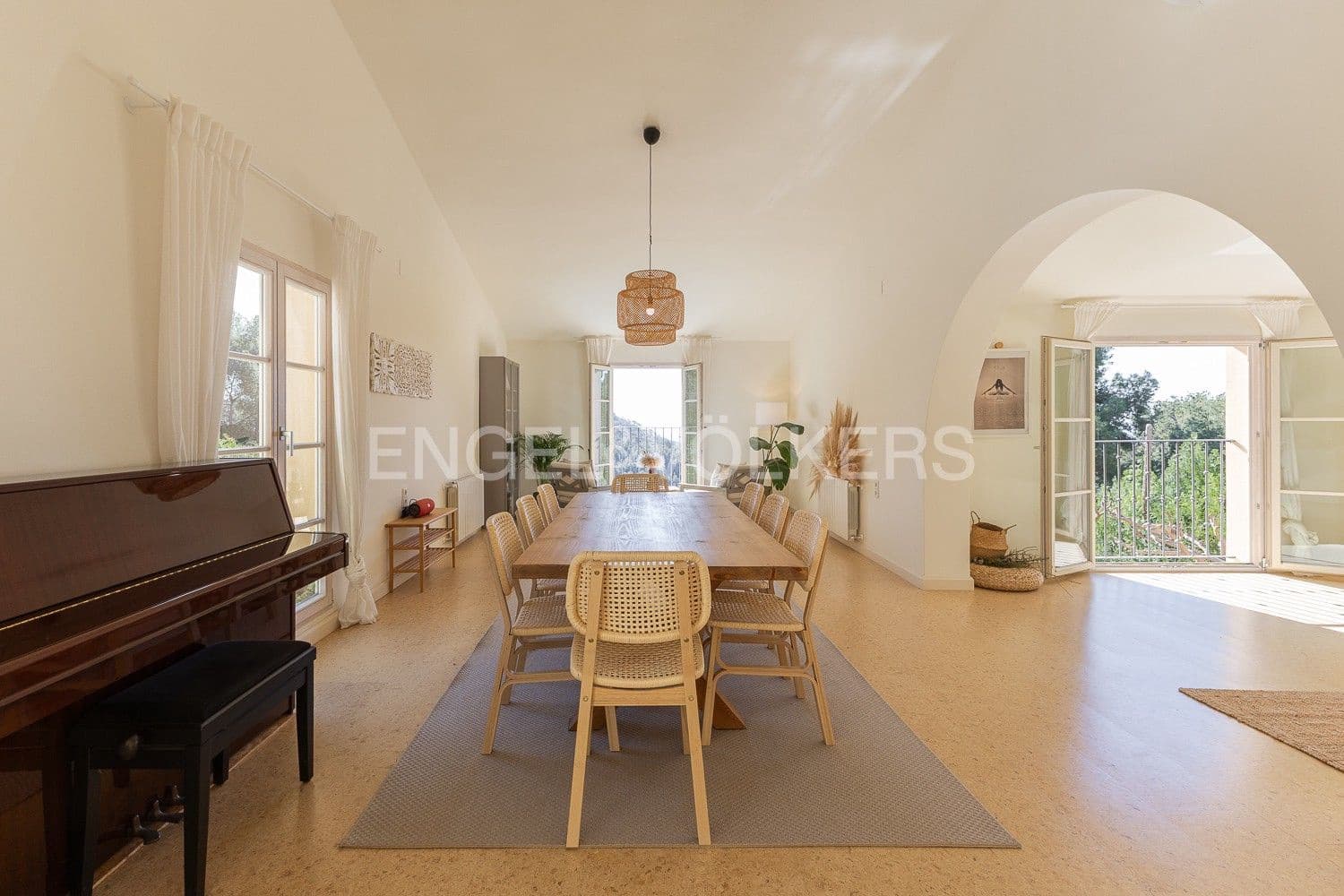 16 bedroom Villa for sale in Albalat dels Tarongers with pool - € 3,650,000 (Ref: 9080605)