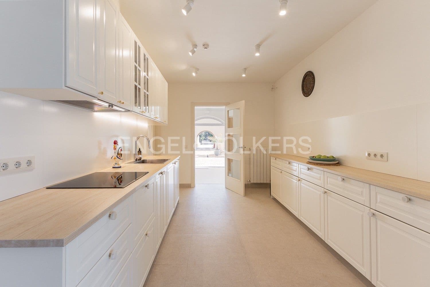 16 bedroom Villa for sale in Albalat dels Tarongers with pool - € 3,650,000 (Ref: 9080605)