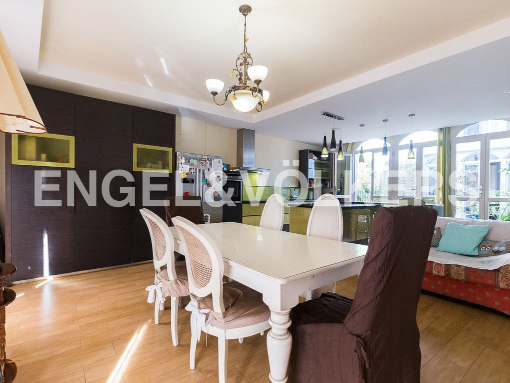 4 bedroom Townhouse for sale in Alzira with garage - € 525,000 (Ref: 9080626)