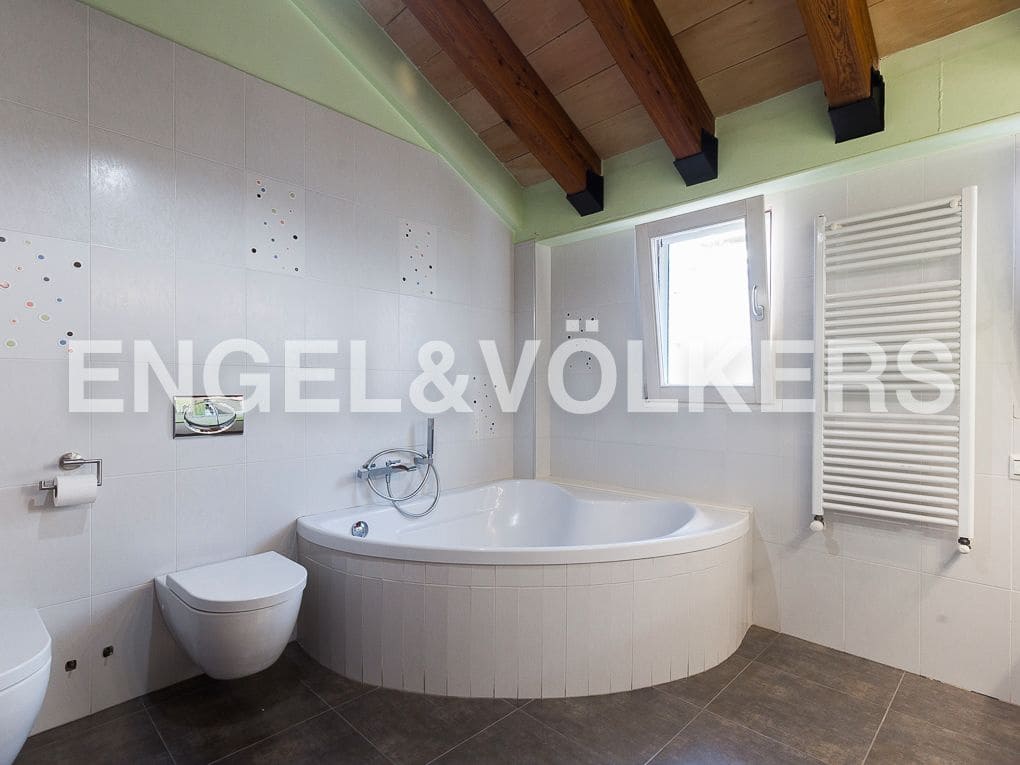 4 bedroom Townhouse for sale in Alzira with garage - € 525,000 (Ref: 9080626)