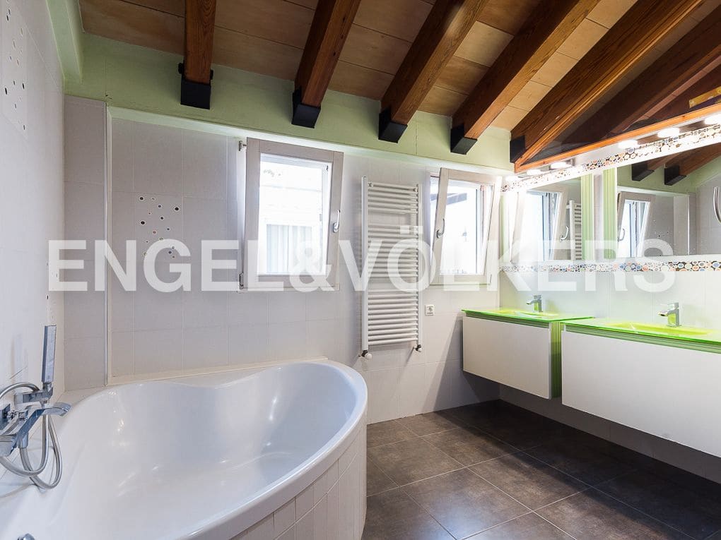 4 bedroom Townhouse for sale in Alzira with garage - € 525,000 (Ref: 9080626)