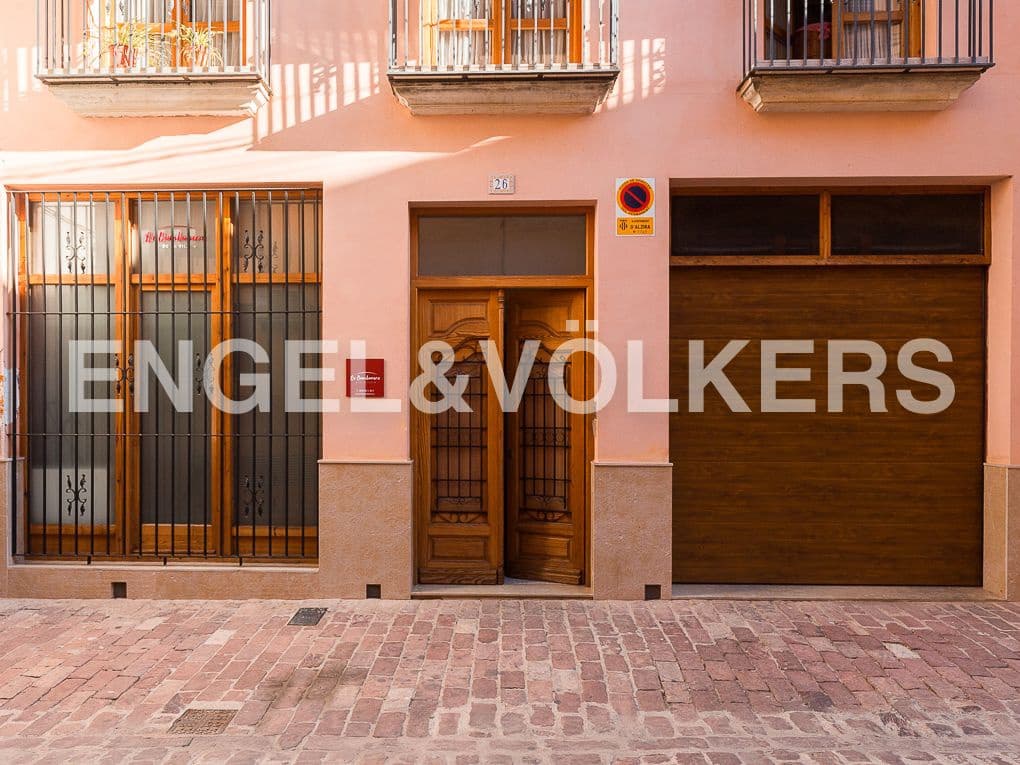 4 bedroom Townhouse for sale in Alzira with garage - € 525,000 (Ref: 9080626)