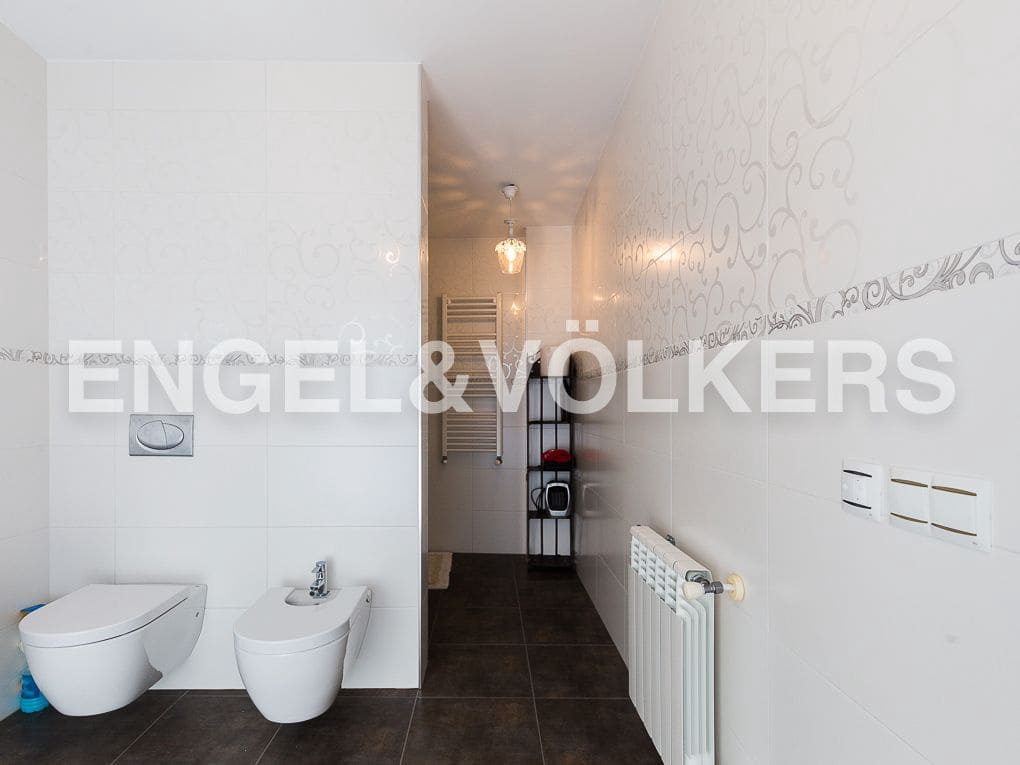 4 bedroom Townhouse for sale in Alzira with garage - € 525,000 (Ref: 9080626)