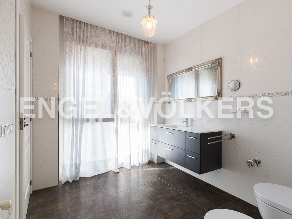 4 bedroom Townhouse for sale in Alzira with garage - € 525,000 (Ref: 9080626)