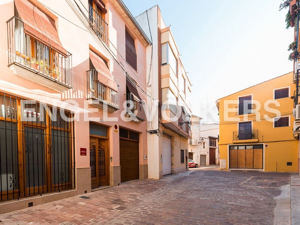 4 bedroom Townhouse for sale in Alzira with garage - € 525,000 (Ref: 9080626)