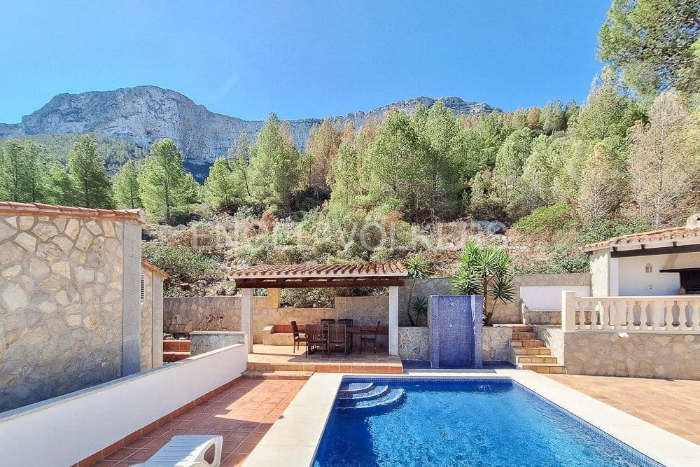 Chalet de 3 habitaciones en Dénia en venta con piscina garaje - 635.000 € (Ref: 9080631)