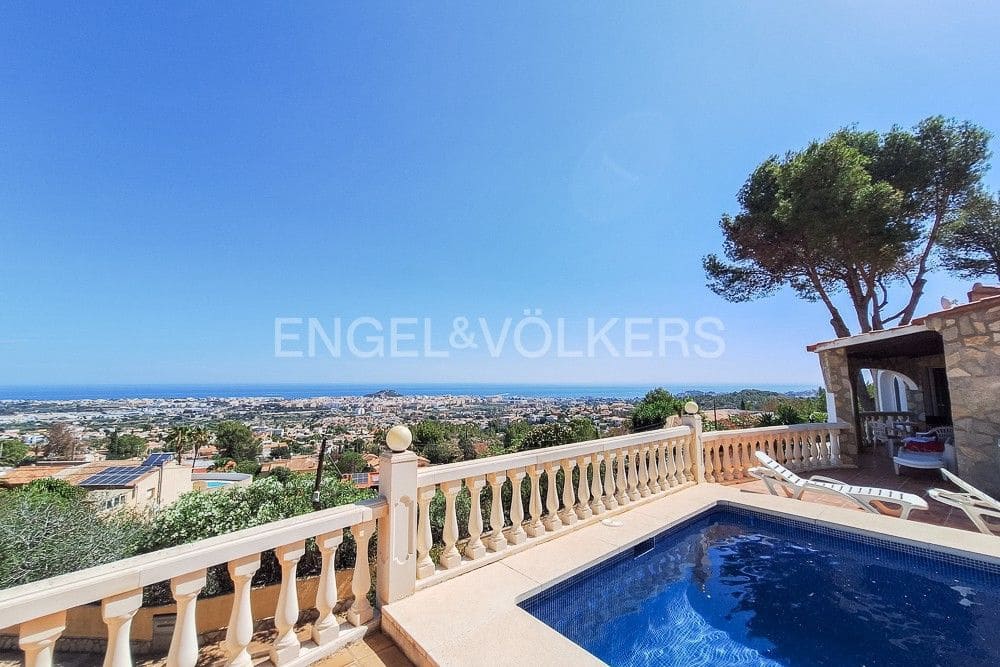 Chalet de 3 habitaciones en Dénia en venta con piscina garaje - 635.000 € (Ref: 9080631)