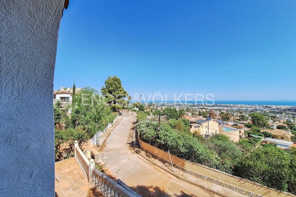 Chalet de 3 habitaciones en Dénia en venta con piscina garaje - 635.000 € (Ref: 9080631)