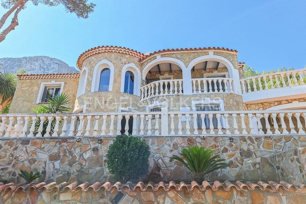 Chalet de 3 habitaciones en Dénia en venta con piscina garaje - 635.000 € (Ref: 9080631)