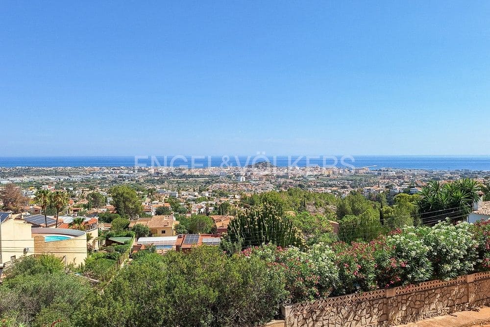Chalet de 3 habitaciones en Dénia en venta con piscina garaje - 635.000 € (Ref: 9080631)