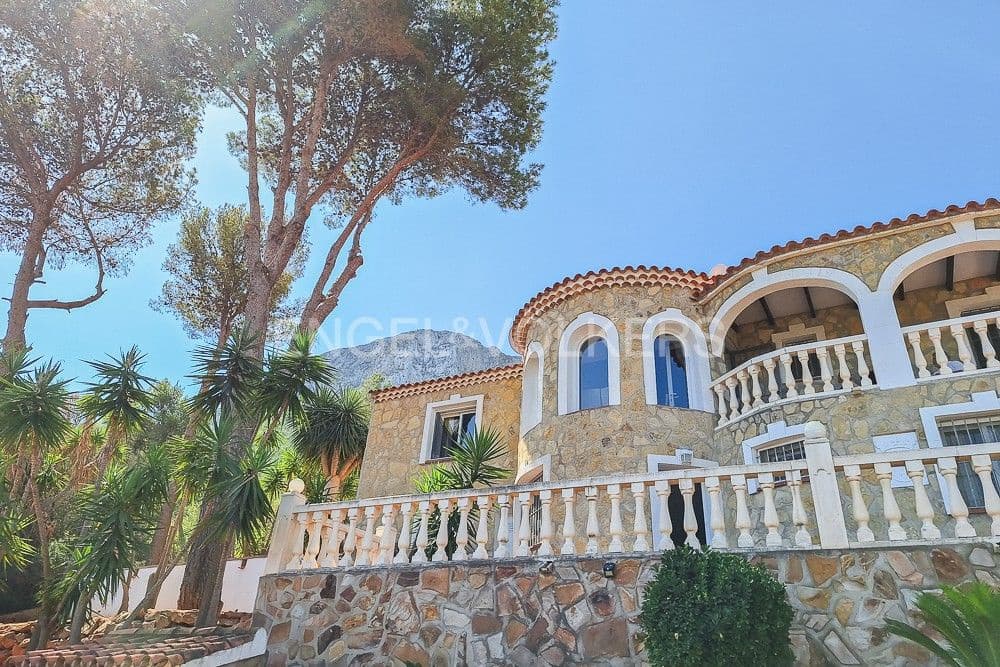 Chalet de 3 habitaciones en Dénia en venta con piscina garaje - 635.000 € (Ref: 9080631)