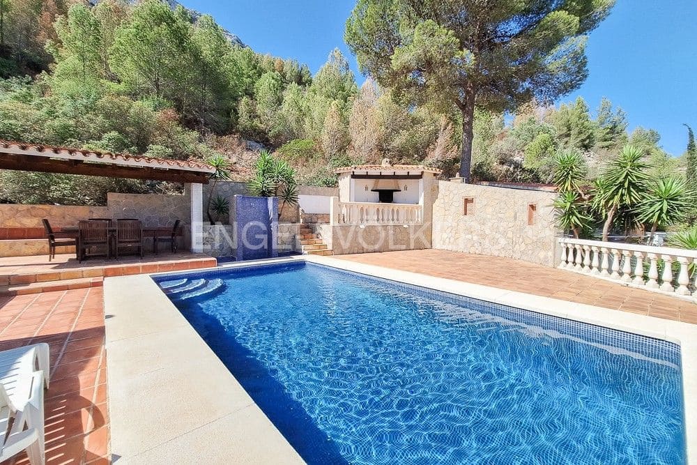 Chalet de 3 habitaciones en Dénia en venta con piscina garaje - 635.000 € (Ref: 9080631)
