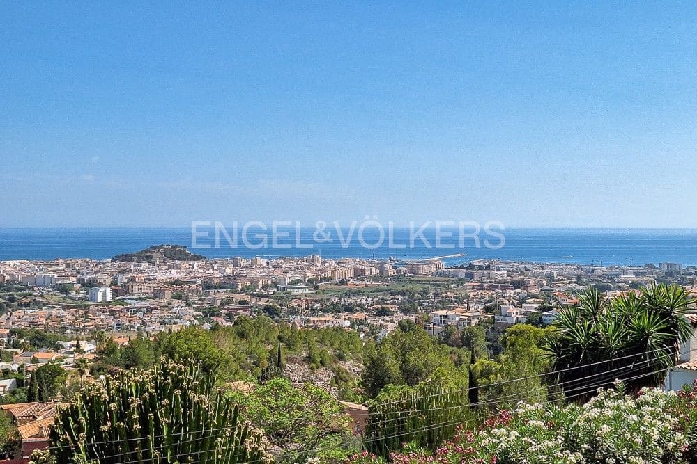 Chalet de 3 habitaciones en Dénia en venta con piscina garaje - 635.000 € (Ref: 9080631)