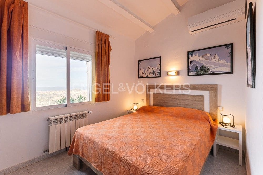 Chalet de 3 habitaciones en Dénia en venta con piscina garaje - 635.000 € (Ref: 9080631)