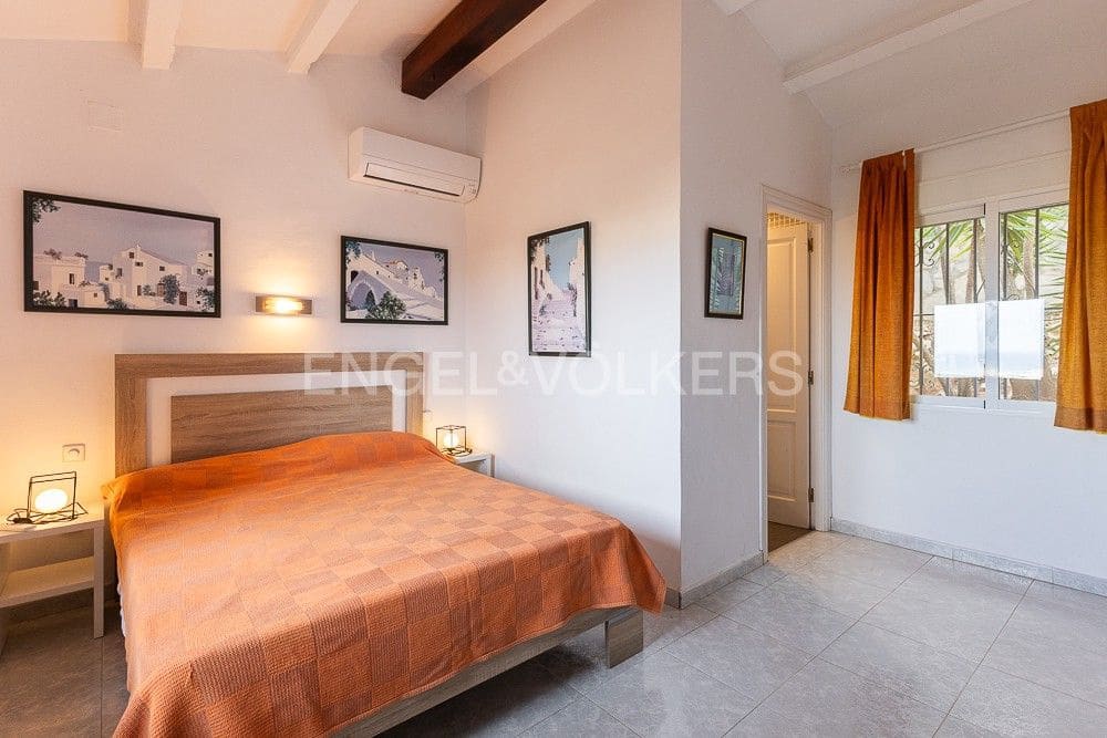 Chalet de 3 habitaciones en Dénia en venta con piscina garaje - 635.000 € (Ref: 9080631)