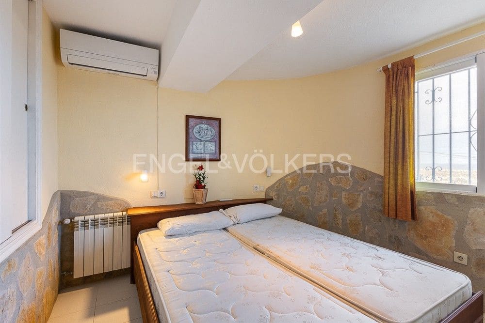 Chalet de 3 habitaciones en Dénia en venta con piscina garaje - 635.000 € (Ref: 9080631)