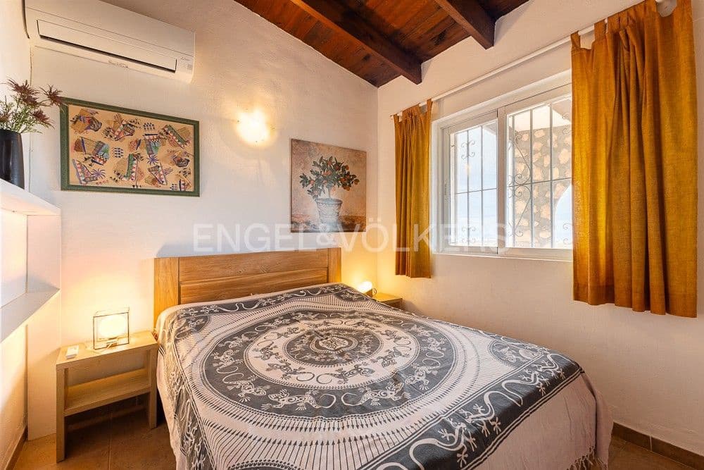 Chalet de 3 habitaciones en Dénia en venta con piscina garaje - 635.000 € (Ref: 9080631)