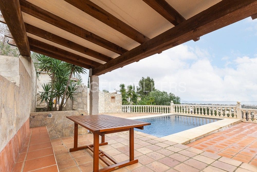 Chalet de 3 habitaciones en Dénia en venta con piscina garaje - 635.000 € (Ref: 9080631)