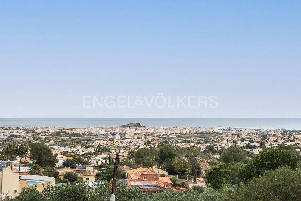 Chalet de 3 habitaciones en Dénia en venta con piscina garaje - 635.000 € (Ref: 9080631)