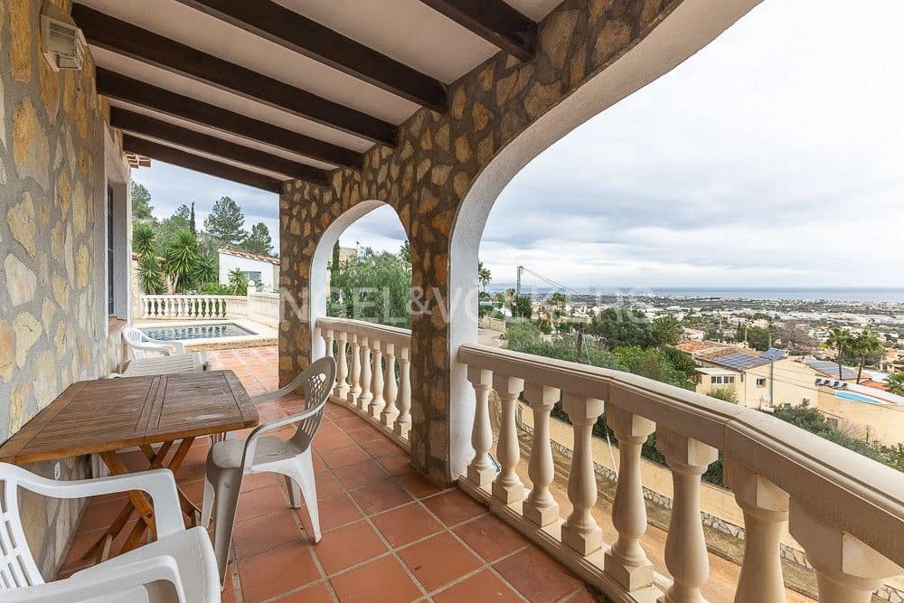 Chalet de 3 habitaciones en Dénia en venta con piscina garaje - 635.000 € (Ref: 9080631)