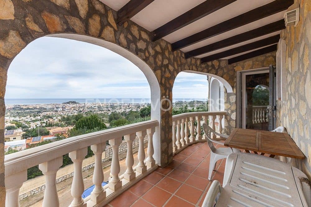 Chalet de 3 habitaciones en Dénia en venta con piscina garaje - 635.000 € (Ref: 9080631)