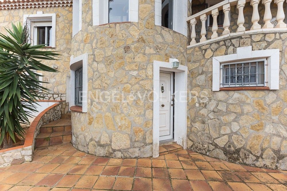 Chalet de 3 habitaciones en Dénia en venta con piscina garaje - 635.000 € (Ref: 9080631)