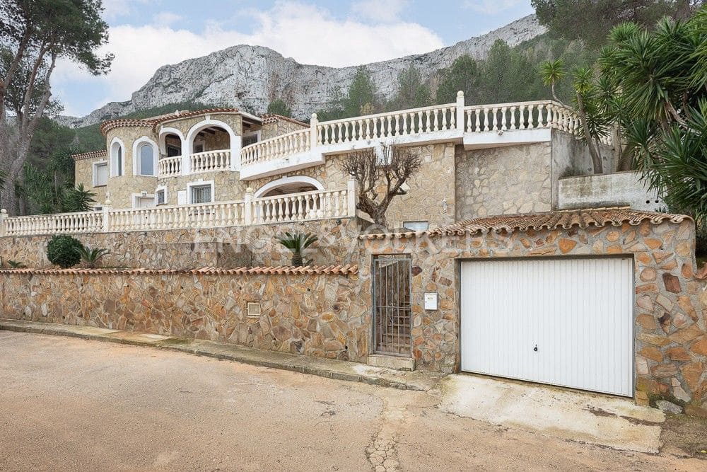 Chalet de 3 habitaciones en Dénia en venta con piscina garaje - 635.000 € (Ref: 9080631)