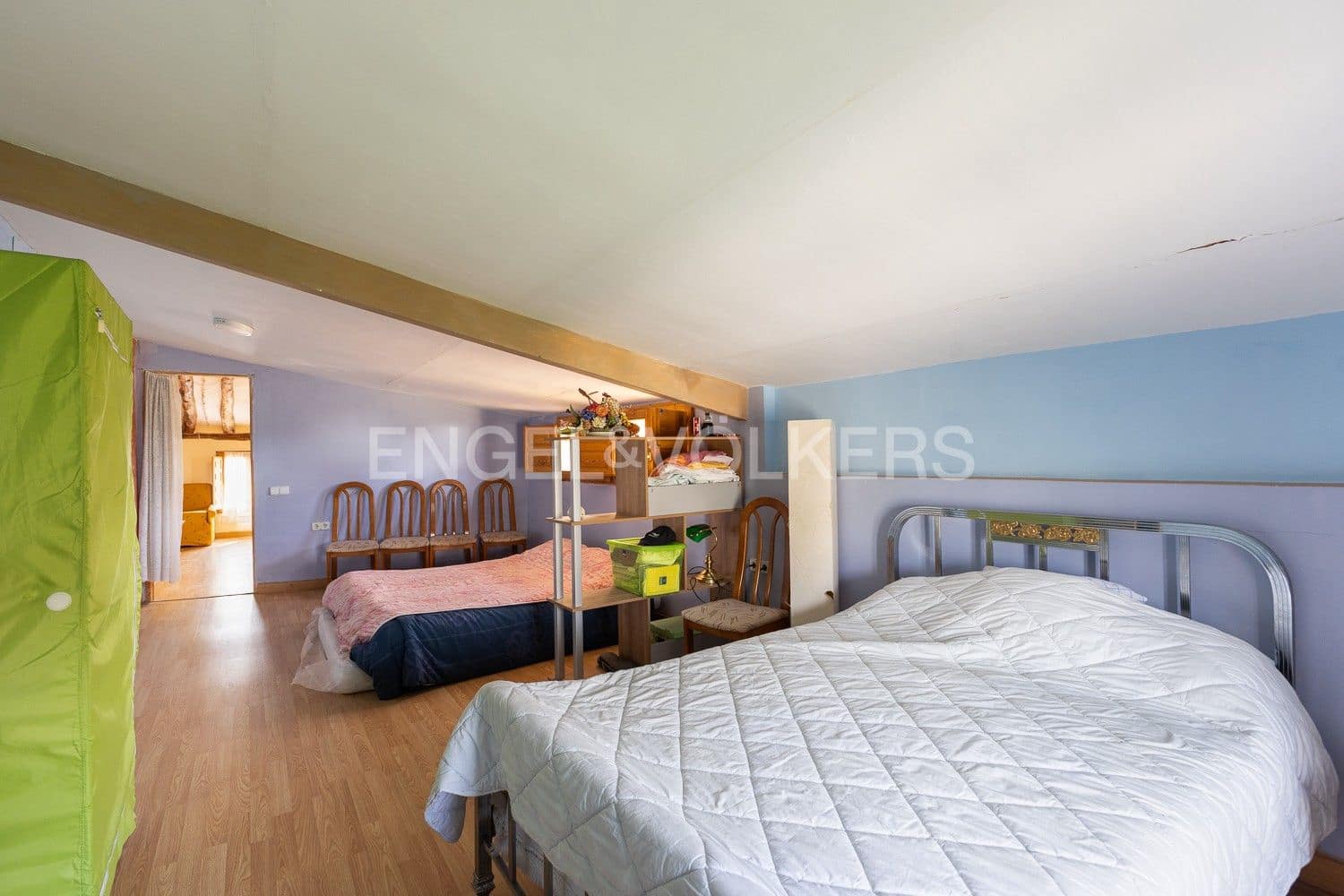 5 bedroom Villa for sale in Requena with garage - € 450,000 (Ref: 9080639)