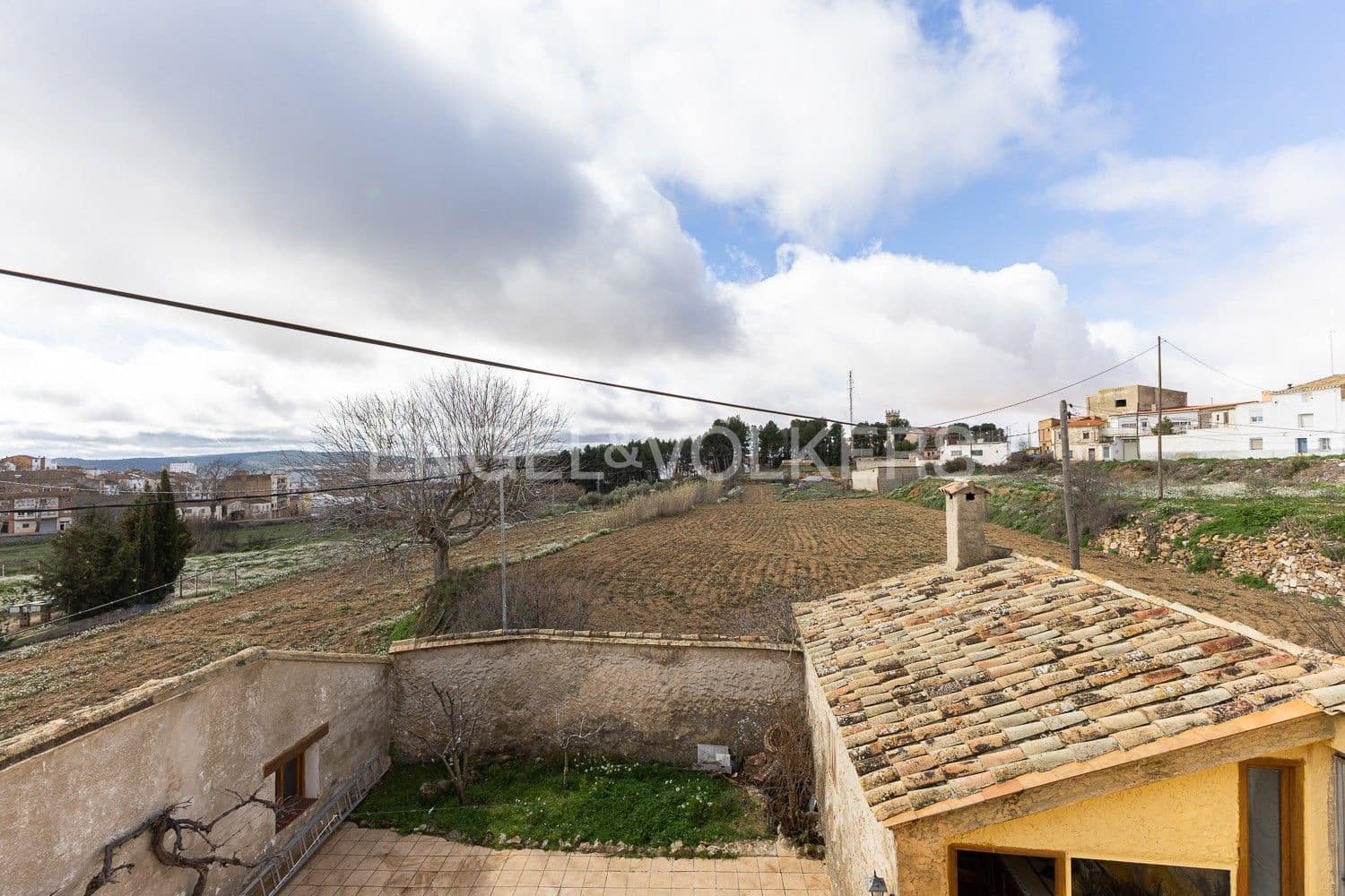 5 bedroom Villa for sale in Requena with garage - € 450,000 (Ref: 9080639)