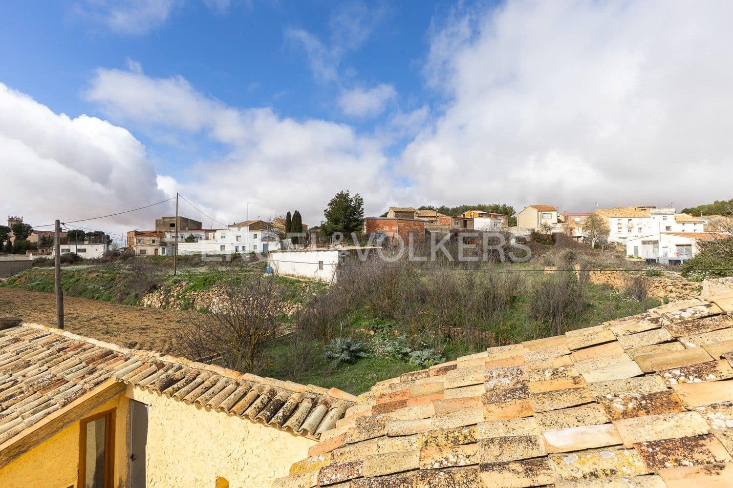 5 bedroom Villa for sale in Requena with garage - € 450,000 (Ref: 9080639)