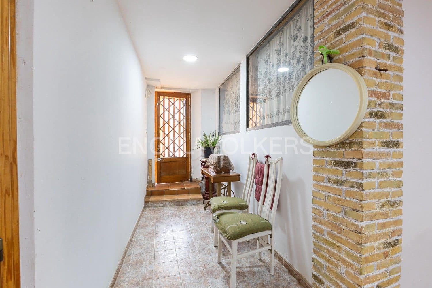 5 bedroom Villa for sale in Requena with garage - € 450,000 (Ref: 9080639)