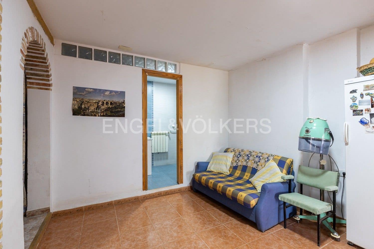 5 bedroom Villa for sale in Requena with garage - € 450,000 (Ref: 9080639)