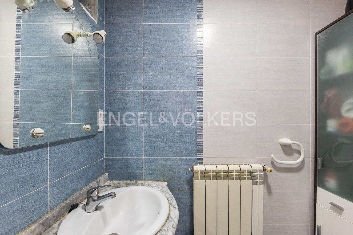 5 bedroom Villa for sale in Requena with garage - € 450,000 (Ref: 9080639)