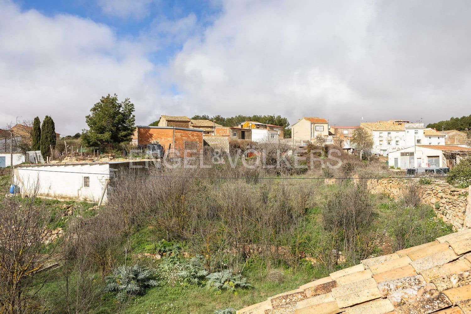 5 bedroom Villa for sale in Requena with garage - € 450,000 (Ref: 9080639)