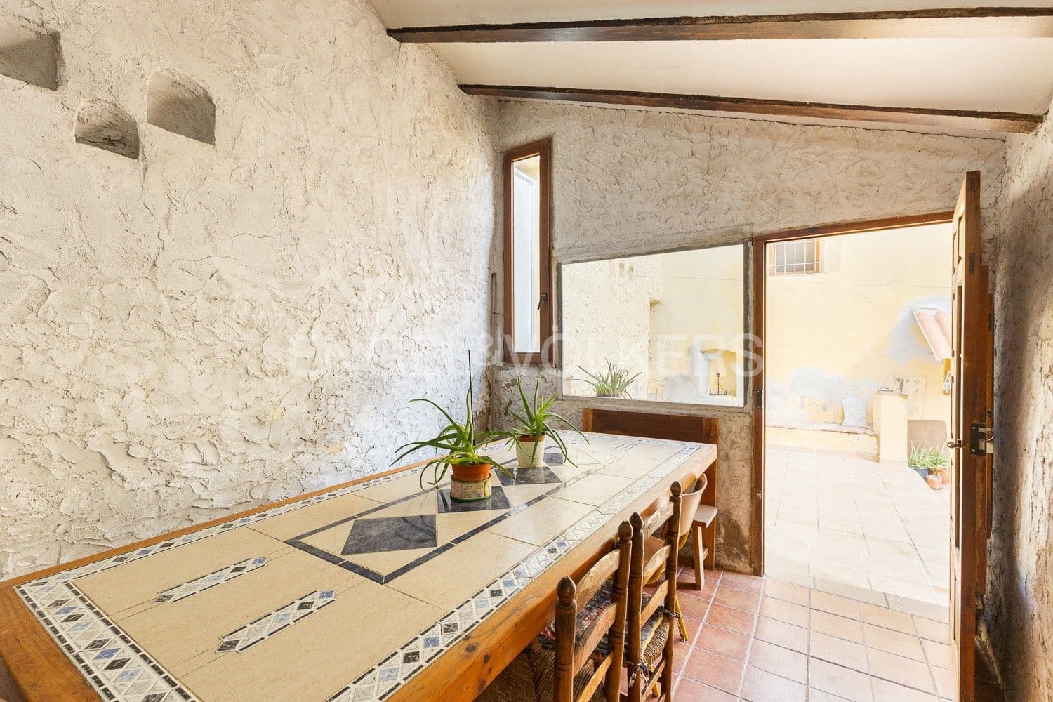 5 bedroom Villa for sale in Requena with garage - € 450,000 (Ref: 9080639)
