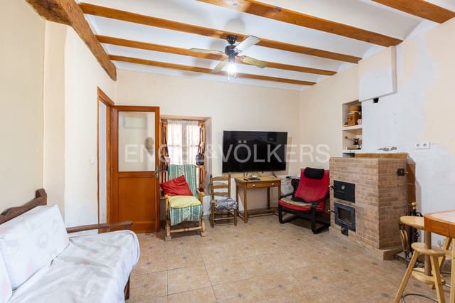 5 bedroom Villa for sale in Requena with garage - € 450,000 (Ref: 9080639)