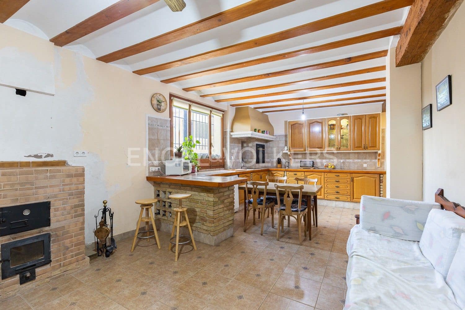 5 bedroom Villa for sale in Requena with garage - € 450,000 (Ref: 9080639)