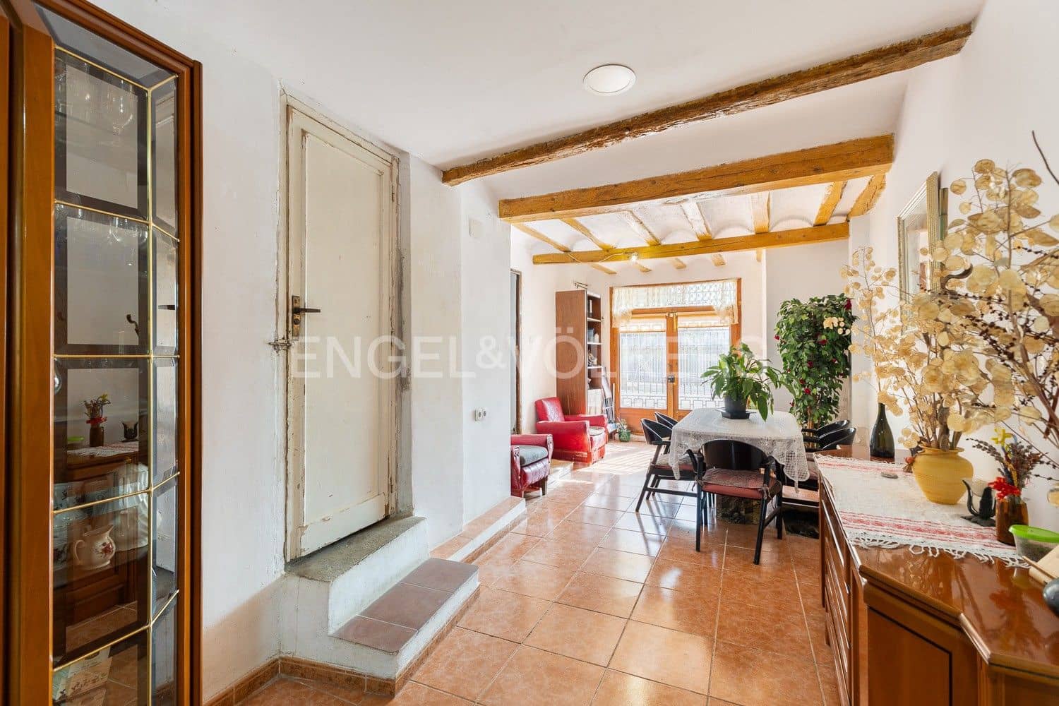 5 bedroom Villa for sale in Requena with garage - € 450,000 (Ref: 9080639)